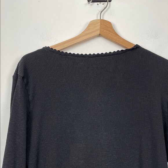 Women's 2XL Henley Ribbed Long Black Lace Crochet Sleeve Whimsigoth Pullover Top - Picture 7 of 8